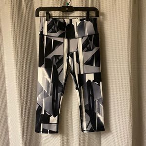 Alo Yoga capri leggings